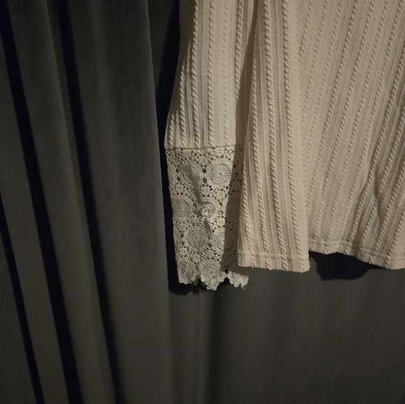 New pullover top w/lace size 4xl=20 color cream - Picture 6 of 10